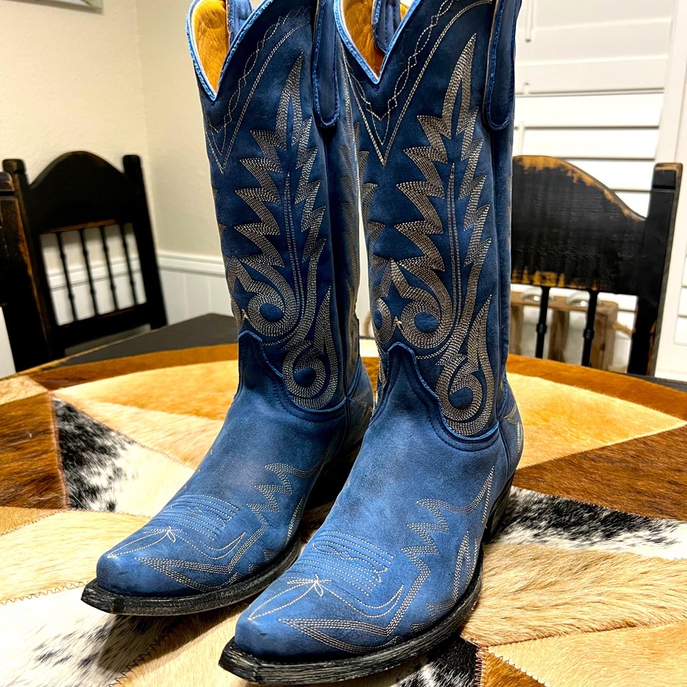 Blue Old Gringo Nevada boots.